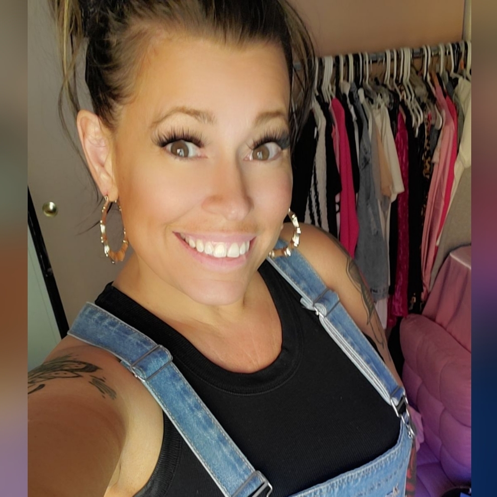 Meet your Posher, Cynthia